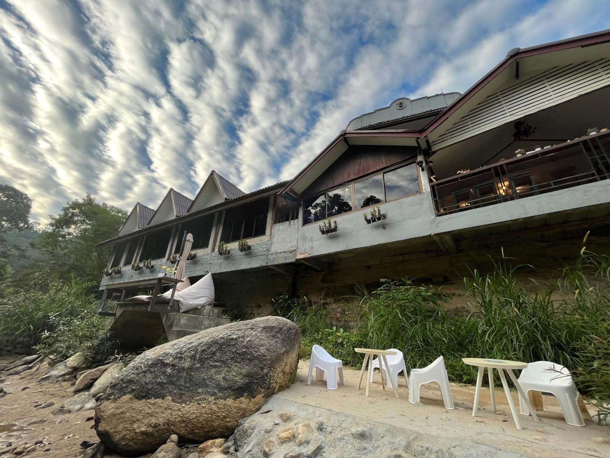 Thansila Resort Ranong Bagian luar foto